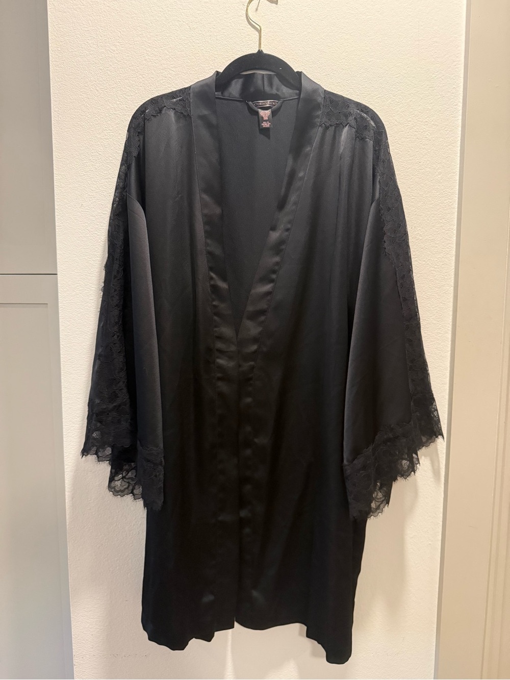 Victoria’s Secret Black Satin Lace Kimono Robe M/L